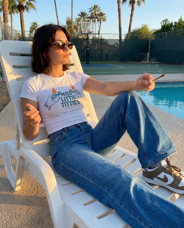 GOOD GIRLS CANNABIS CLUB — Courtside tee