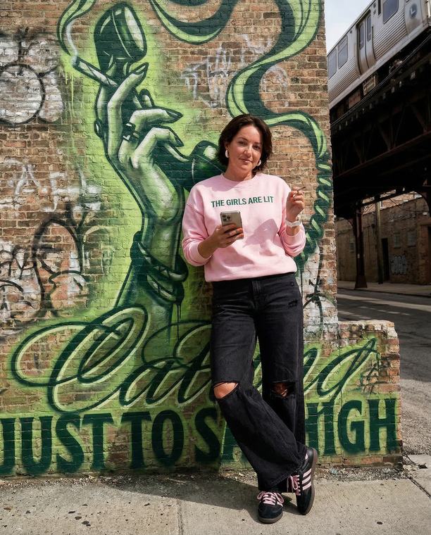 GOOD GIRLS CANNABIS CLUB — Chicago mural moment